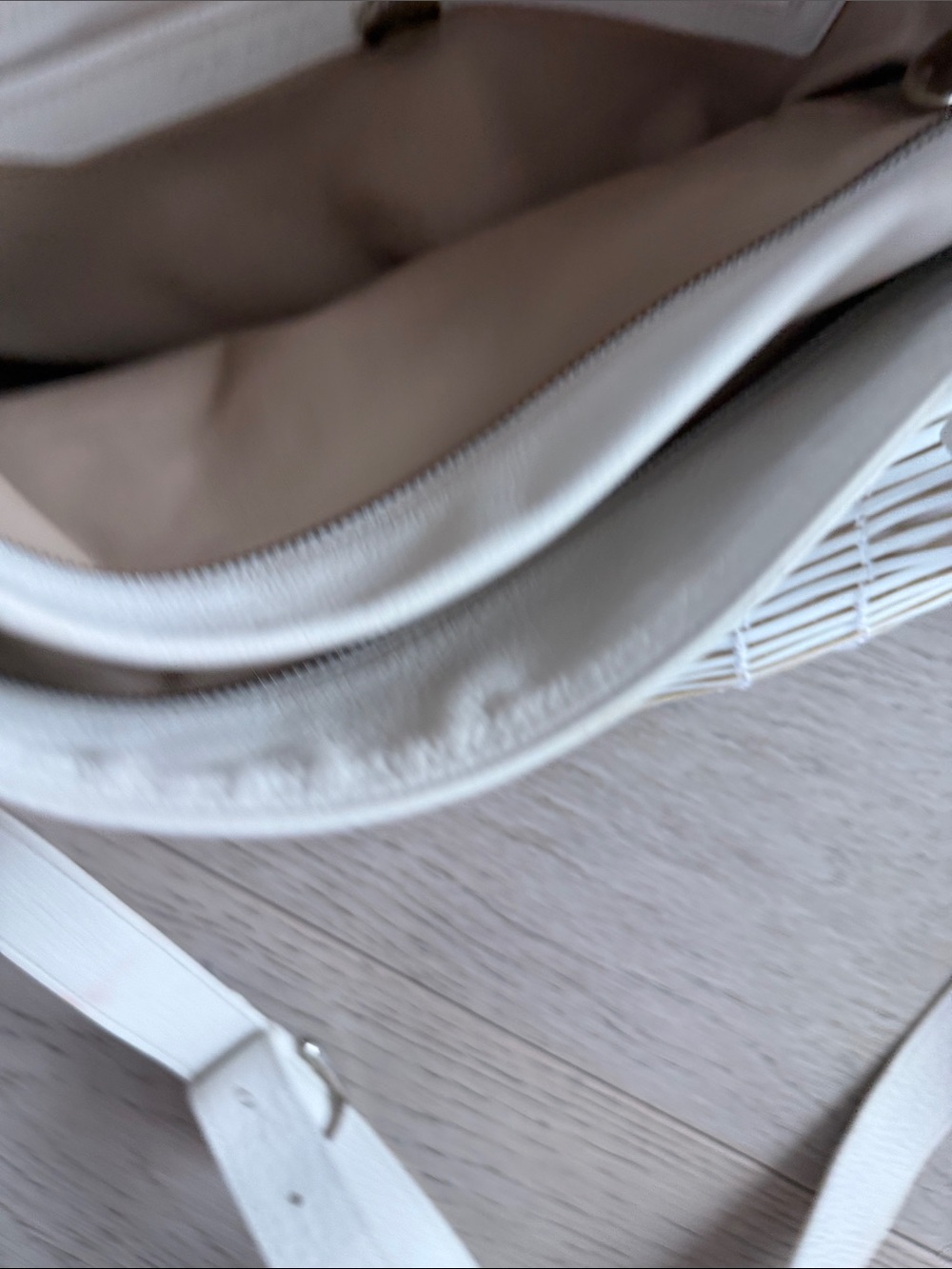 Akris White Woven Shoulder Bag - Picture 8 of 16